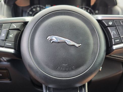 Used 2019 Jaguar F-PACE S image 32