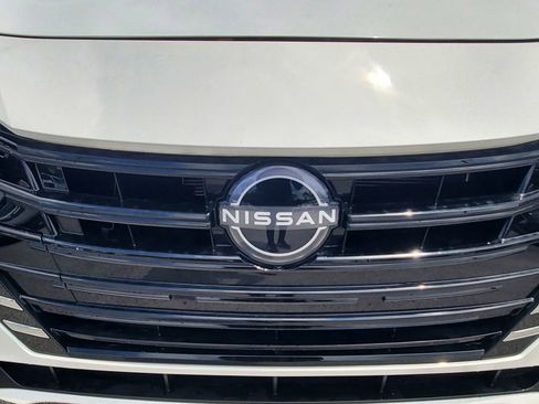 New 2025 Nissan Versa SV w/ Trunk Package FWD image 10