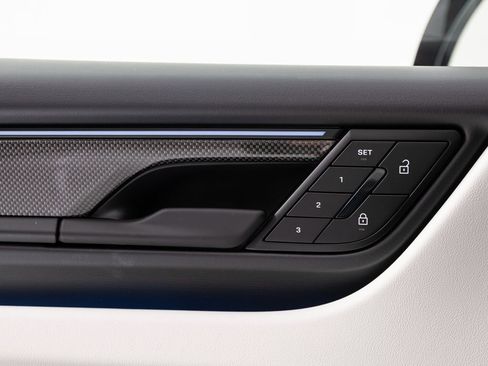 New 2025 Porsche Macan Turbo Electric image 31