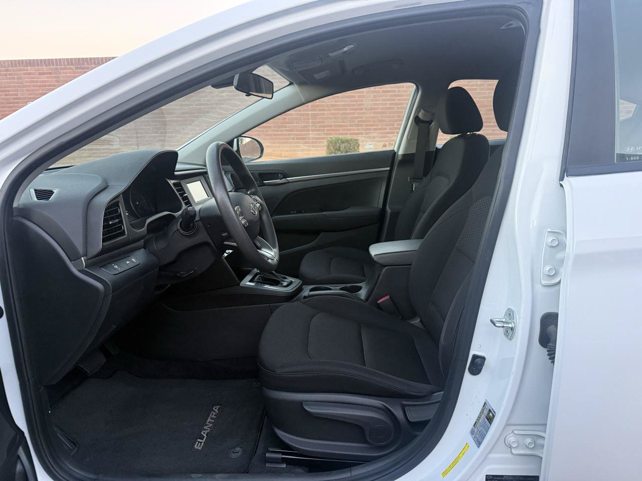 Used 2020 Hyundai Elantra SE w/ Cargo Package (C1) FWD image 9