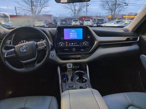 Certified 2024 Toyota Highlander XLE image 12