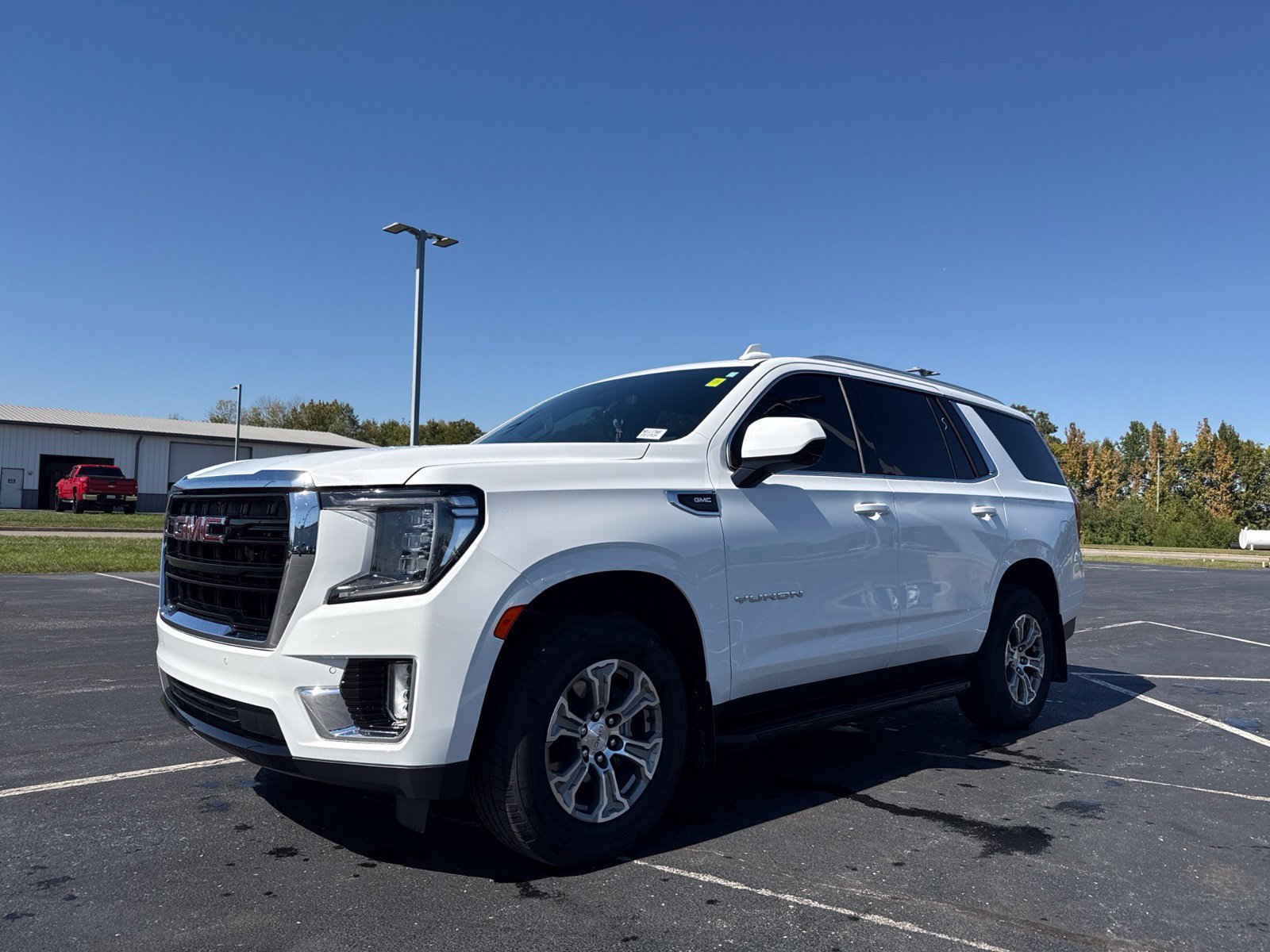Used 2022 GMC Yukon SLE w/ Gmc Pro Safety Plus Package AWD/4WD image 10