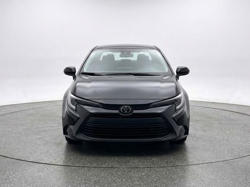 Used 2025 Toyota Corolla LE FWD image 2
