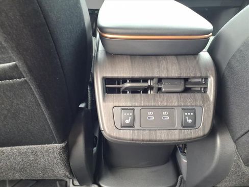 Used 2025 Nissan Ariya FWD image 29