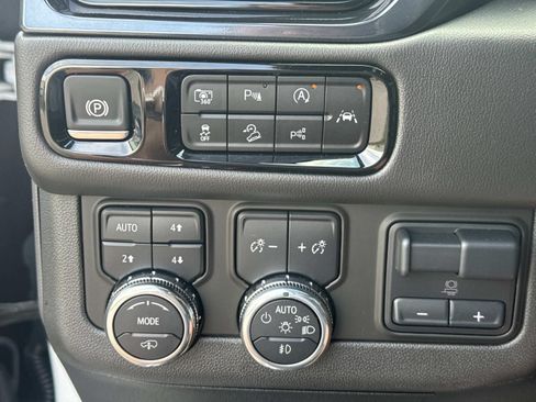 Used 2025 GMC Yukon AT4 w/ AT4 Premium Plus Package AWD/4WD image 24