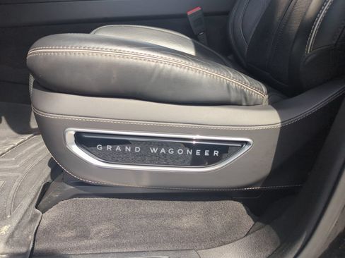 Used 2022 Jeep Grand Wagoneer Series II AWD/4WD image 12