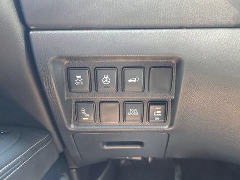 Used 2020 Nissan Pathfinder SL FWD image 17