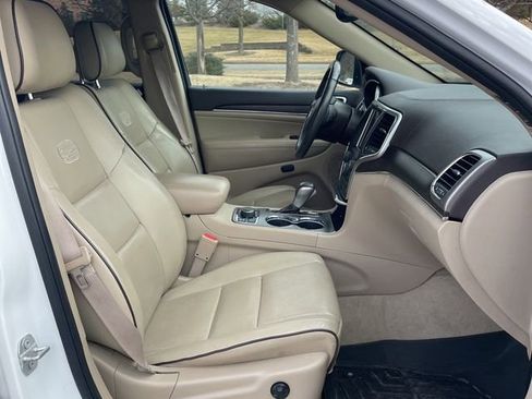 Used 2018 Jeep Grand Cherokee Overland image 9