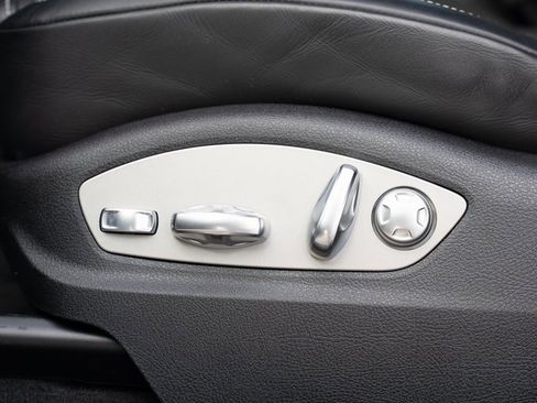 Certified 2025 Porsche Macan image 20