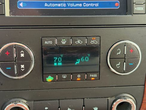 Used 2011 Chevrolet Avalanche LTZ image 57