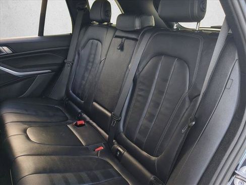 Used 2022 BMW X5 xDrive40i w/ M Sport Package AWD/4WD image 21