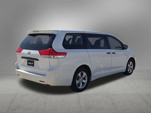 Used 2014 Toyota Sienna L image 6