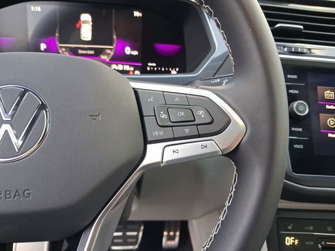 Used 2023 Volkswagen Tiguan SE R-Line FWD image 21