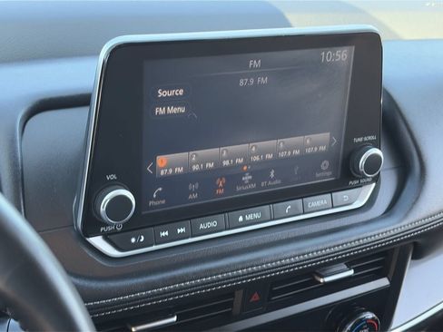 Used 2025 Nissan Rogue SV FWD image 14
