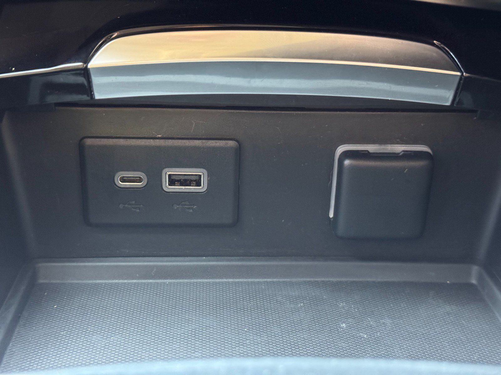 Used 2022 Buick Envision Essence w/ Sport Touring Package FWD image 30