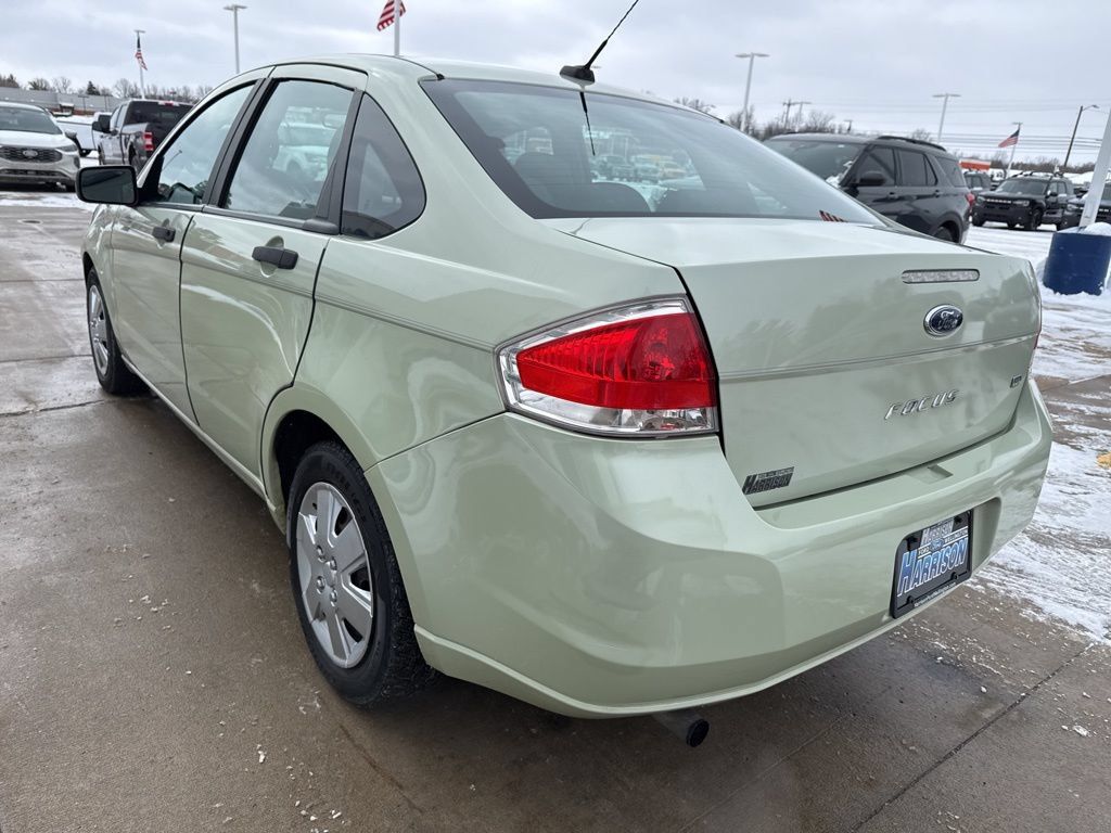 Used 2010 Ford Focus SE FWD image 6