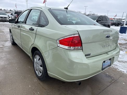 Used 2010 Ford Focus SE image 6