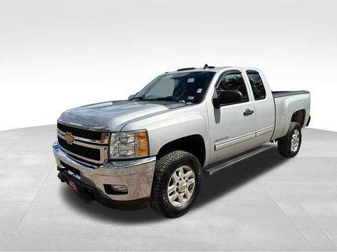Used 2013 Chevrolet Silverado 2500 LT w/ Interior Plus Package AWD/4WD image 7