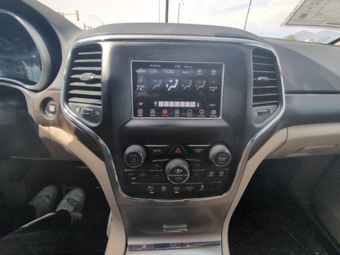 Used 2018 Jeep Grand Cherokee Laredo AWD/4WD image 21