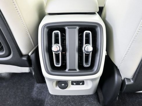 New 2026 Volvo XC40 B5 Plus w/ Protection Package Premier AWD/4WD image 19