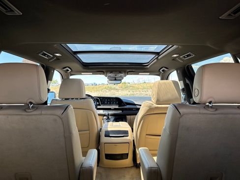 Used 2024 Cadillac Escalade Premium Luxury AWD/4WD image 17