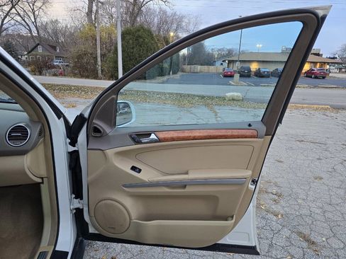 Used 2008 Mercedes-Benz ML 350 4MATIC w/ P1 Pkg image 16