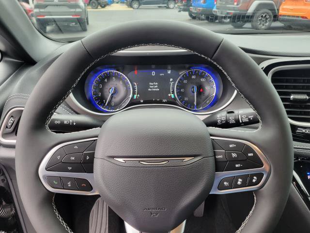 New 2027 Chrysler Pacifica Select FWD image 9