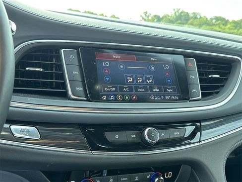 Used 2024 Buick Enclave Essence image 22