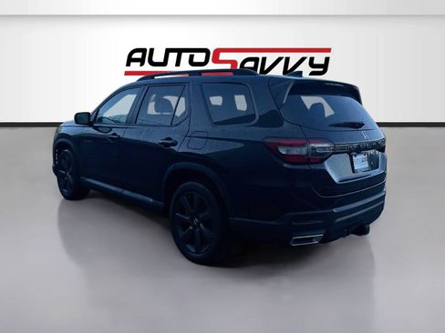 Used 2025 Honda Pilot Sport image 5