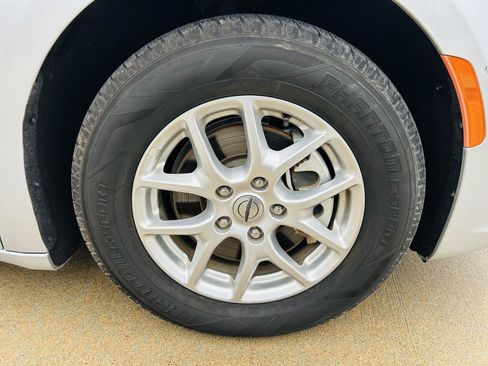 Used 2023 Chrysler Pacifica Touring-L image 41