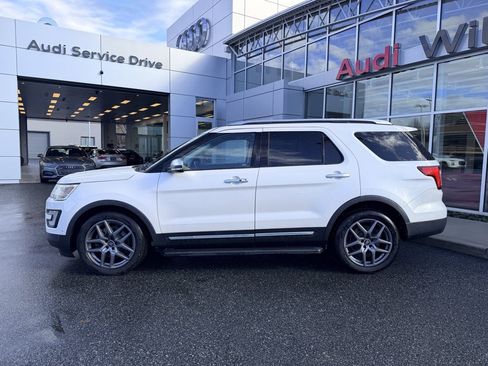 Used 2017 Ford Explorer Platinum image 3