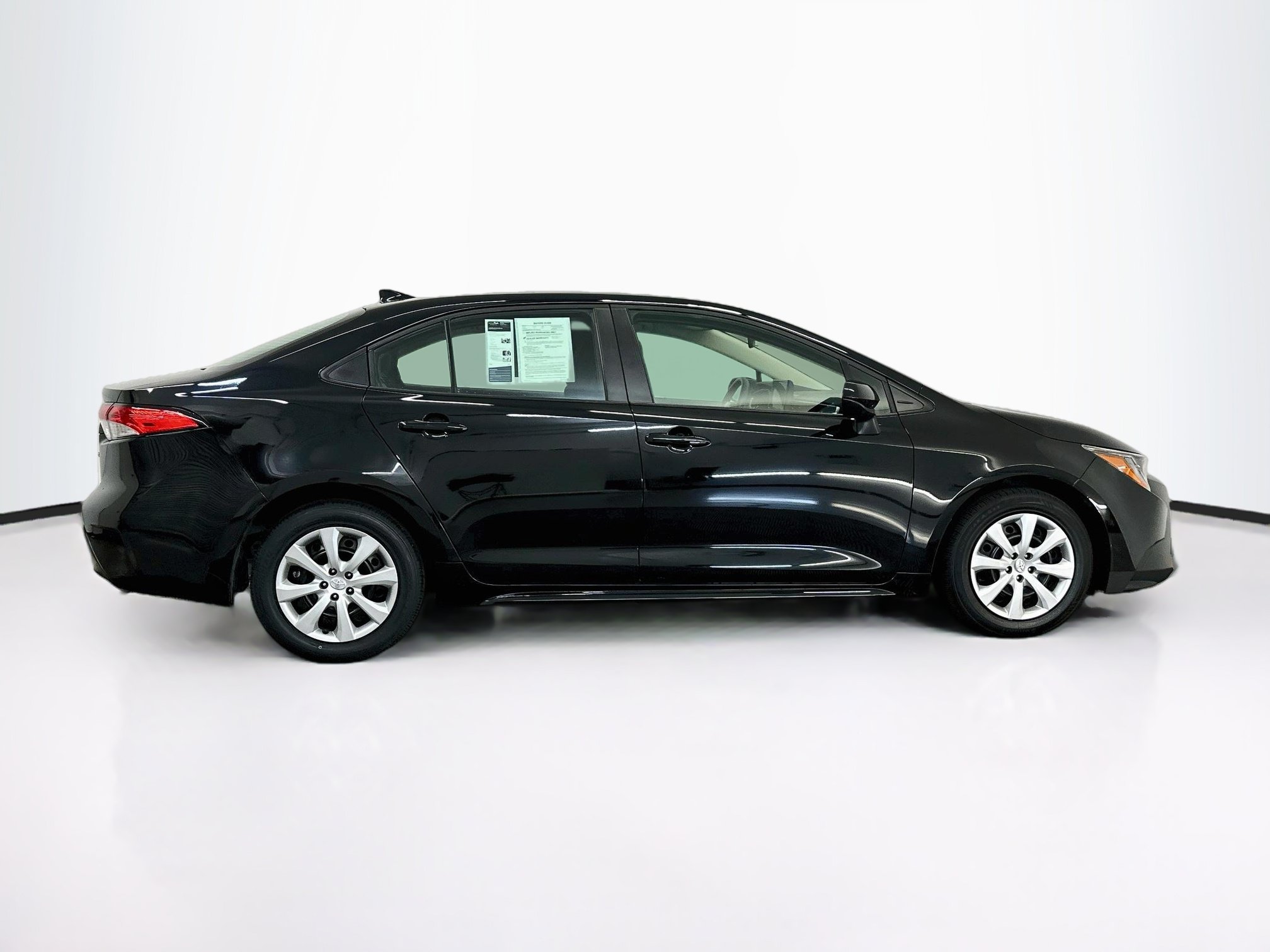 Used 2025 Toyota Corolla LE FWD image 10