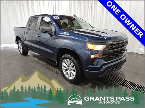 Used 2023 Chevrolet Silverado 1500 Custom image 1