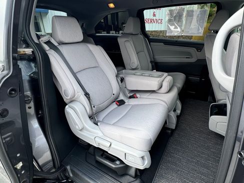 Used 2023 Honda Odyssey EX image 18