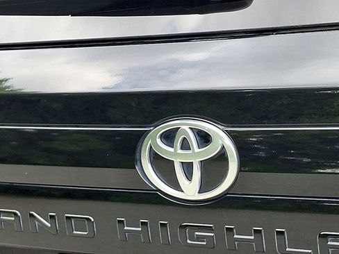 Used 2024 Toyota Grand Highlander FWD image 30