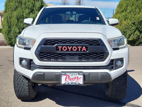 Used 2017 Toyota Tacoma TRD Off-Road w/ Premium & Technology Package image 5