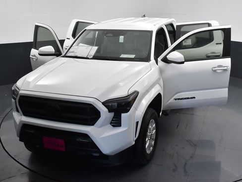 Used 2025 Toyota Tacoma SR5 RWD image 22