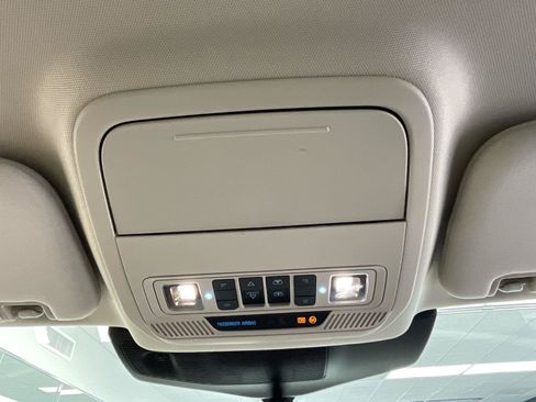 Used 2022 Ford Explorer XLT w/ Equipment Group 202A AWD/4WD image 13