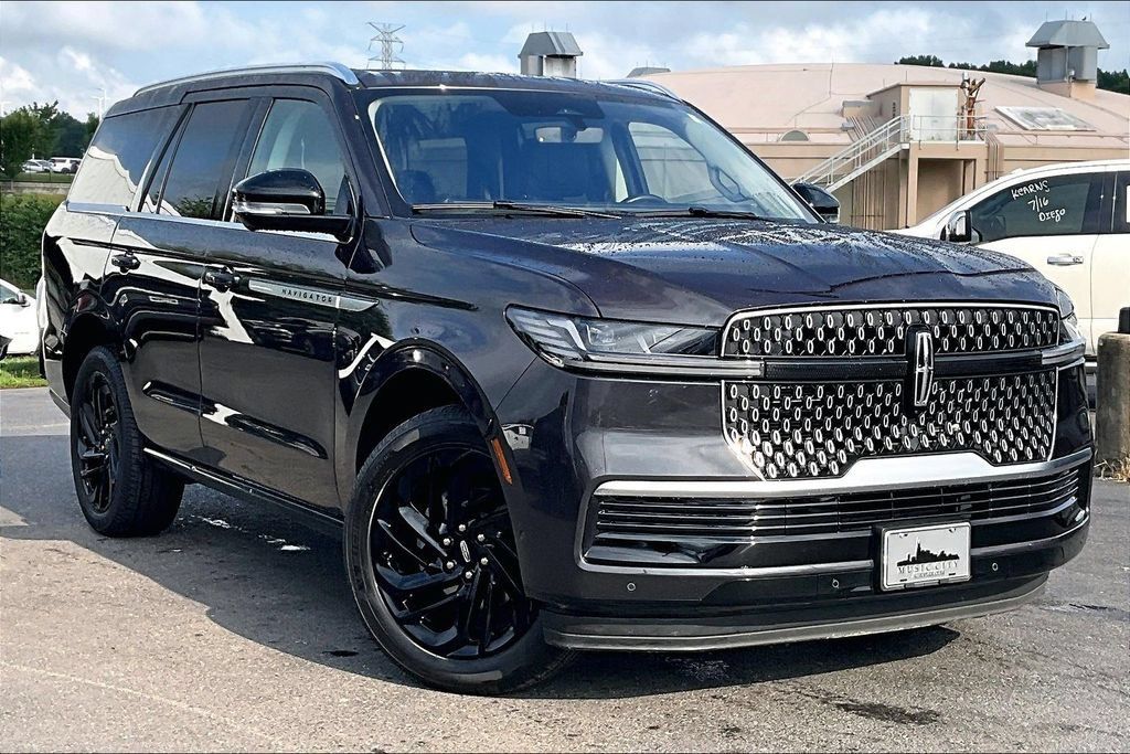 Used 2025 Lincoln Navigator Reserve AWD/4WD image 38