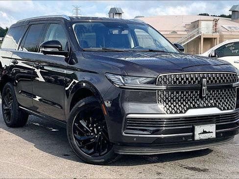Used 2025 Lincoln Navigator Reserve AWD/4WD image 38