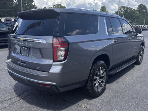 Used 2022 Chevrolet Suburban LT AWD/4WD image 6