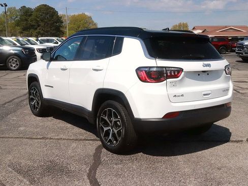 Used 2025 Jeep Compass Limited image 5