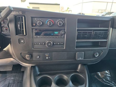 Used 2025 GMC Savana 2500 RWD image 10