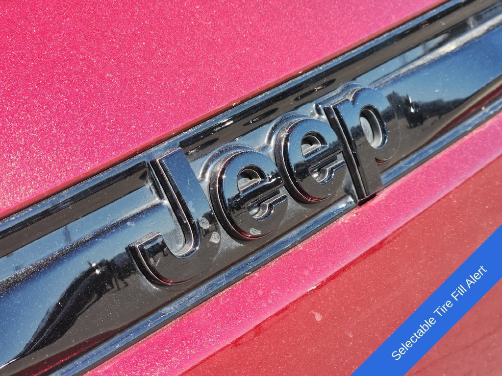 Used 2025 Jeep Grand Cherokee Altitude AWD/4WD image 14