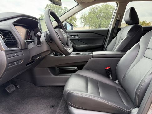 Used 2026 Nissan Rogue SL FWD image 28