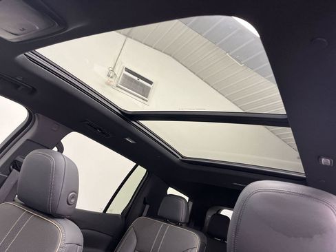 Certified 2025 Chevrolet Traverse High Country w/ LPO, Floor Liner Package AWD/4WD image 6