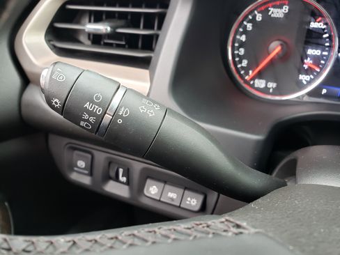 Used 2023 GMC Acadia Denali image 17