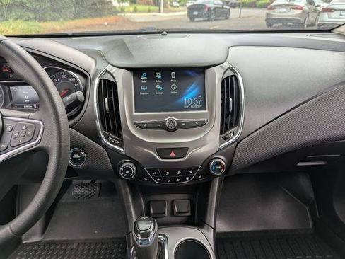 Used 2017 Chevrolet Cruze LT w/ Convenience Package FWD image 17