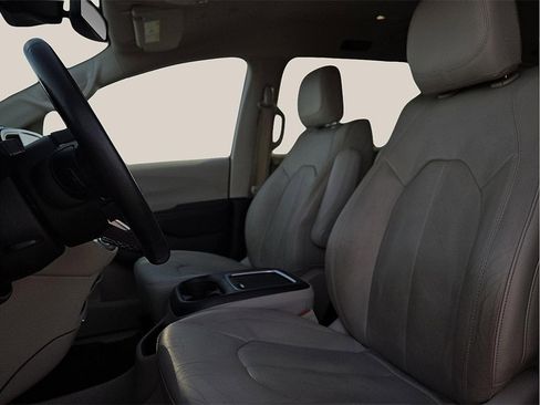 Used 2021 Chrysler Pacifica Touring-L image 13