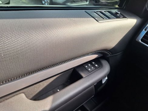 Used 2022 Land Rover Discovery S R-Dynamic image 7